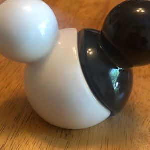 NWOT ! Disney ! Yin-Yang salt and pepper shakers